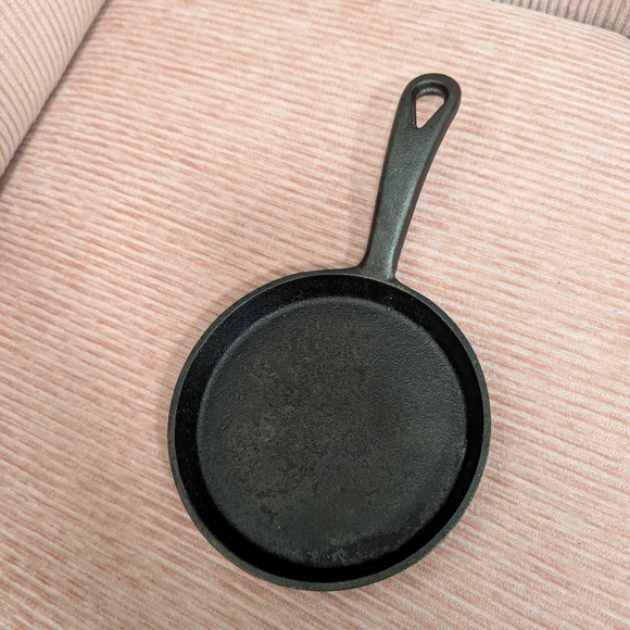 Mini Cast Iron Pan - Picture 3 of 5